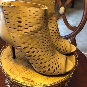 Diamond cut open toe bootie